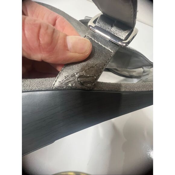 Vionic Ginger Silver Wedge Sandal Sz 9 - Picture 6 of 8